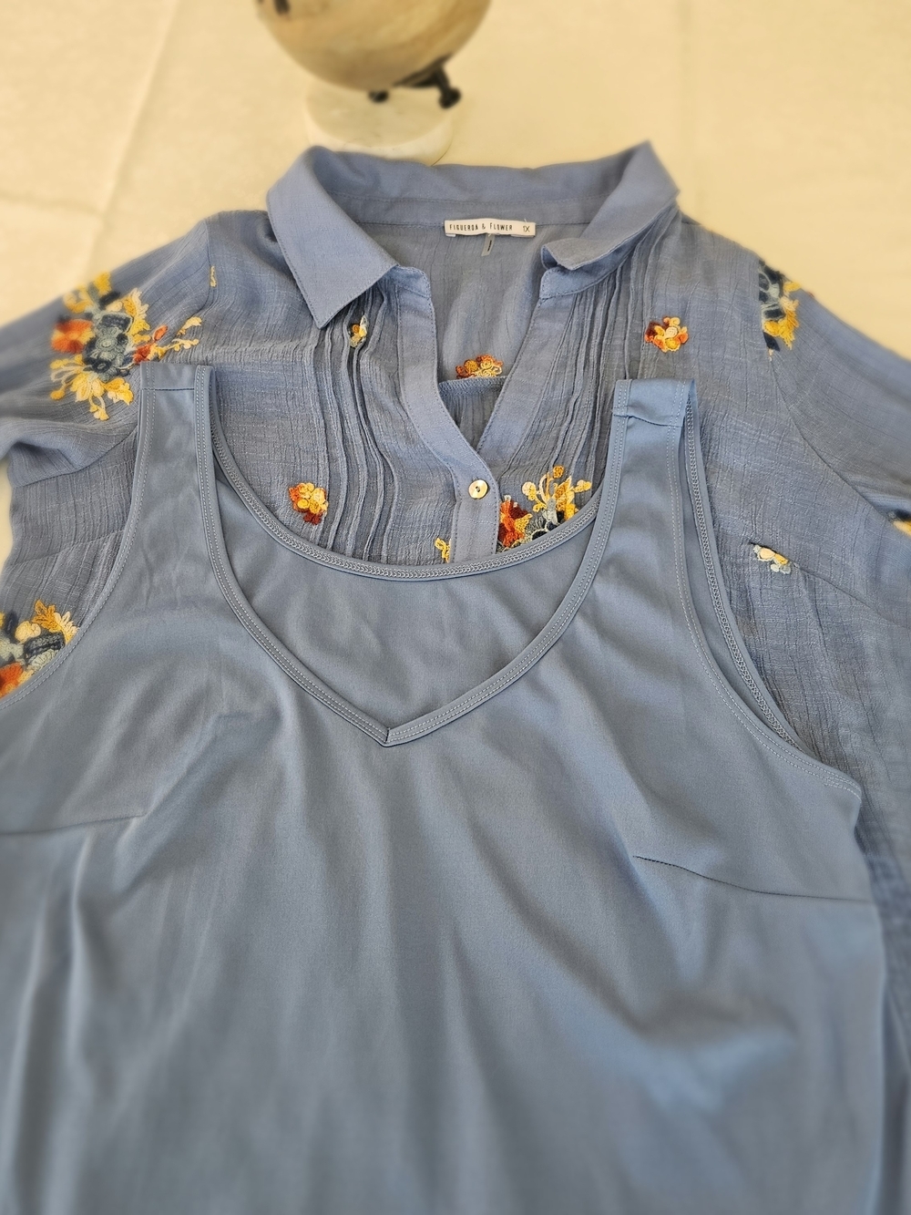 FIGUEROA & FLOWER 2-Piece Set Floral Embroidered Blue Tunic Blouse Cami Size 1X - Picture 12 of 16